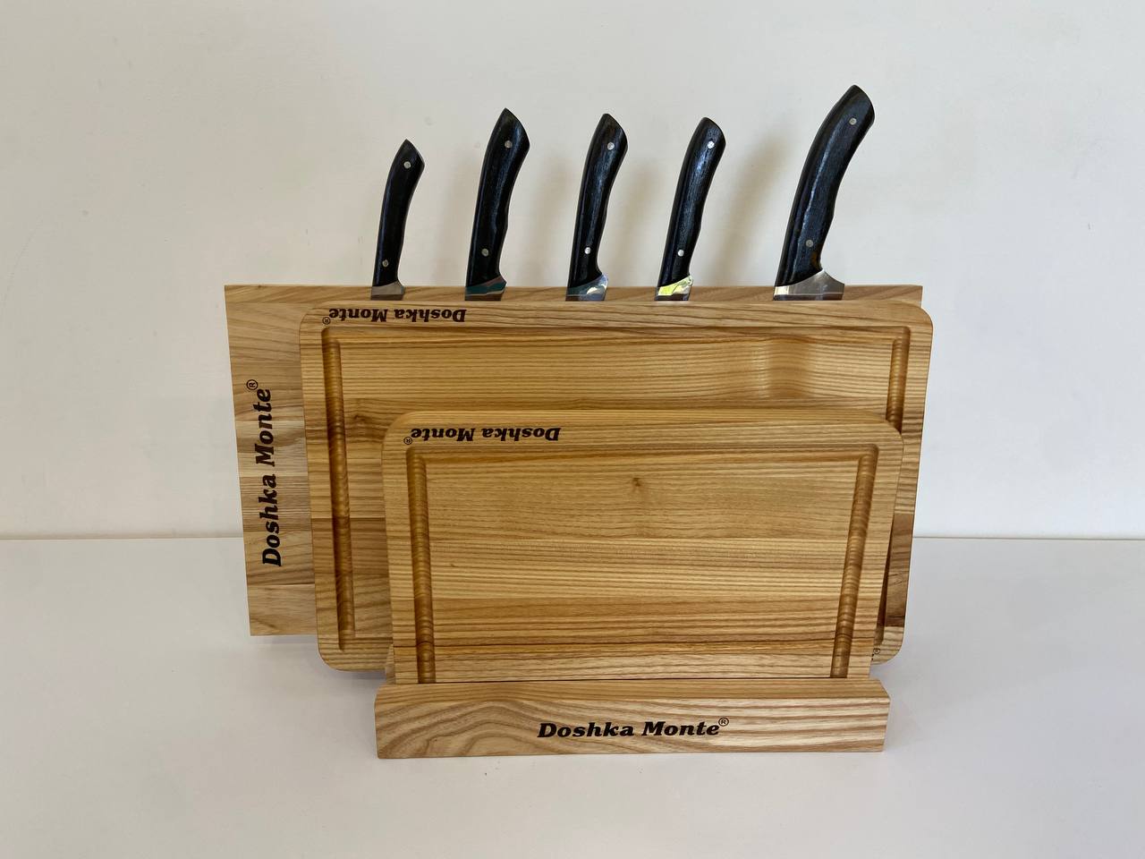 Set with knife holder